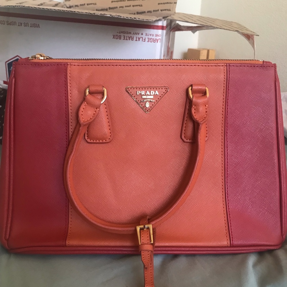 ❤️SOLD🧡 PRADA Purse crossbody